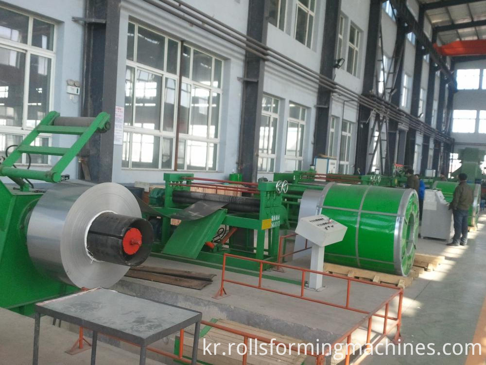 길이 생산 라인으로 자른다. cut to length production line